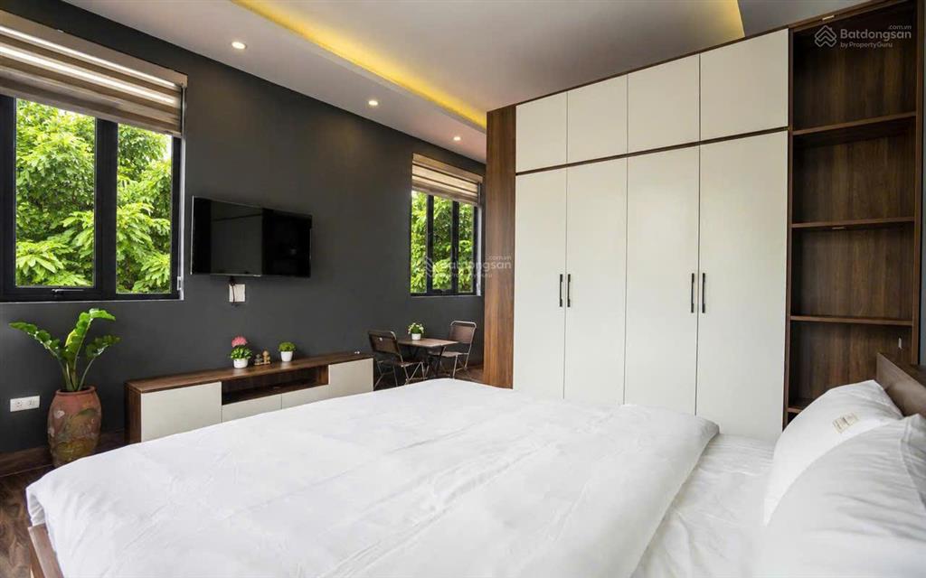 Nhà 5 tầng, ô tô tránh, 4 mặt thoáng, xẻ khe, view dự án vin greenbay 2. giá 15 tỷ