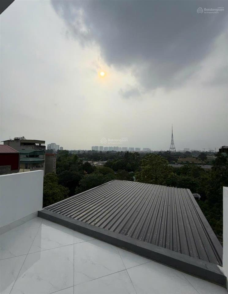 Nhà 5 tầng, ô tô tránh, 4 mặt thoáng, xẻ khe, view dự án vin greenbay 2. giá 15 tỷ