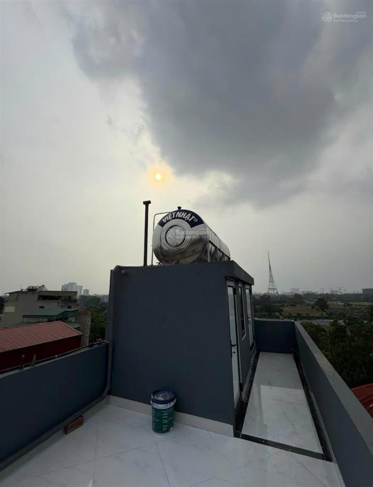 Nhà 5 tầng, ô tô tránh, 4 mặt thoáng, xẻ khe, view dự án vin greenbay 2. giá 15 tỷ
