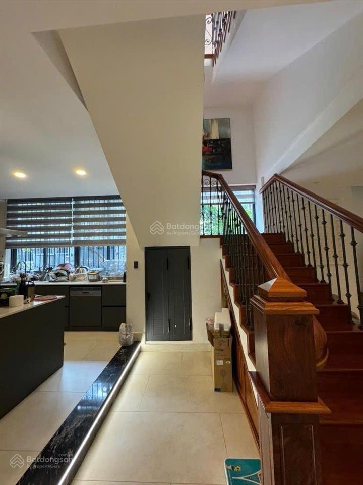 Bán nhà biệt thự khu vip nam long,hàng xóm global,căn góc nở hậu vuông a4 quận9!!