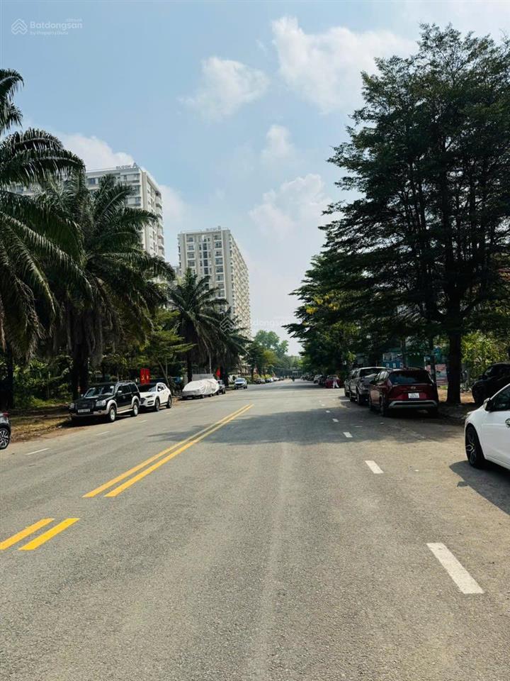 Bán nhà biệt thự khu vip nam long,hàng xóm global,căn góc nở hậu vuông a4 quận9!!