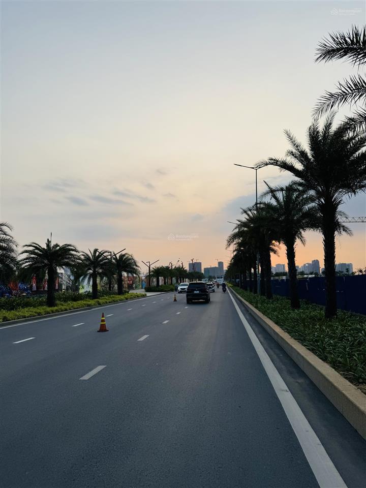 Bán nhà biệt thự khu vip nam long,hàng xóm global,căn góc nở hậu vuông a4 quận9!!