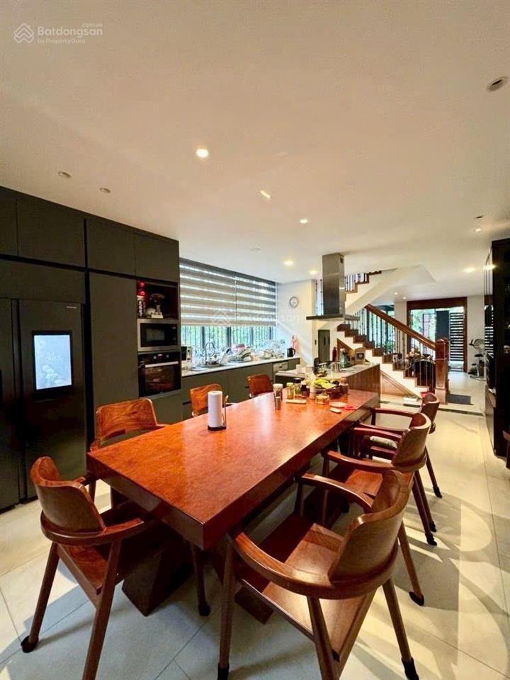 Bán nhà biệt thự khu vip nam long,hàng xóm global,căn góc nở hậu vuông a4 quận9!!