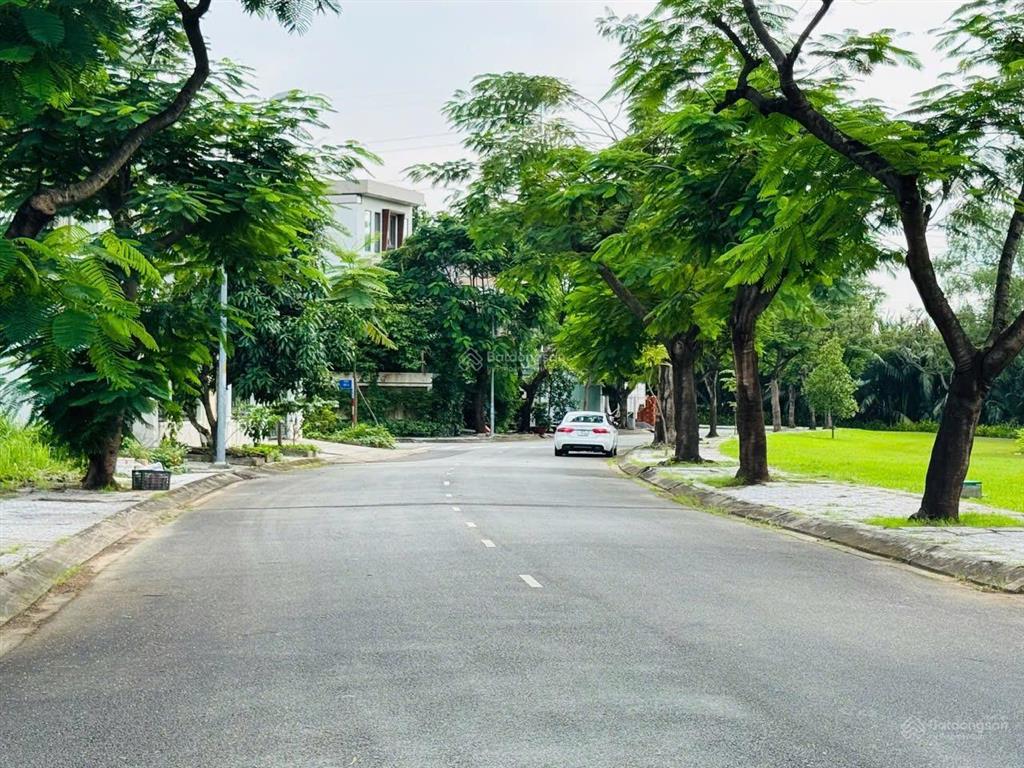 Bán nhà biệt thự khu vip nam long,hàng xóm global,căn góc nở hậu vuông a4 quận9!!