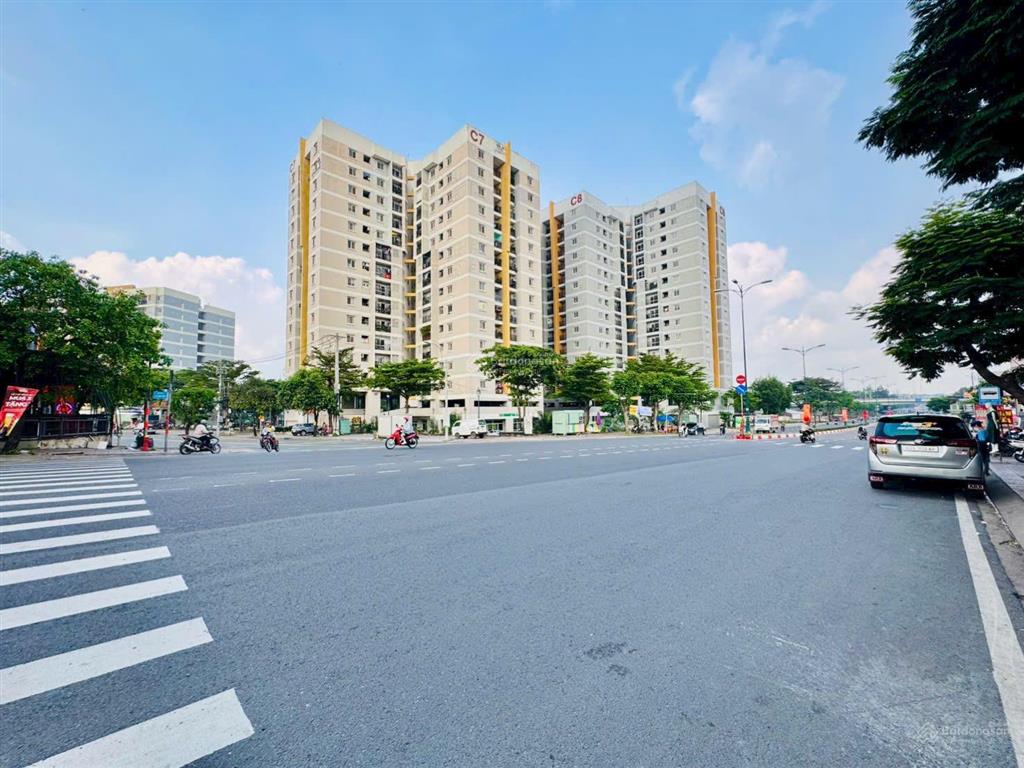 Bán nhà 3 tầng man thiện, kế đại học hutech, sát trục lê văn việt, hẻm ô tô!!