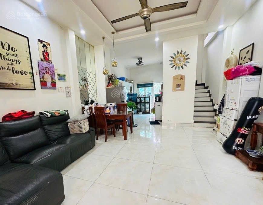 Bán nhà 3 tầng man thiện, kế đại học hutech, sát trục lê văn việt, hẻm ô tô!!