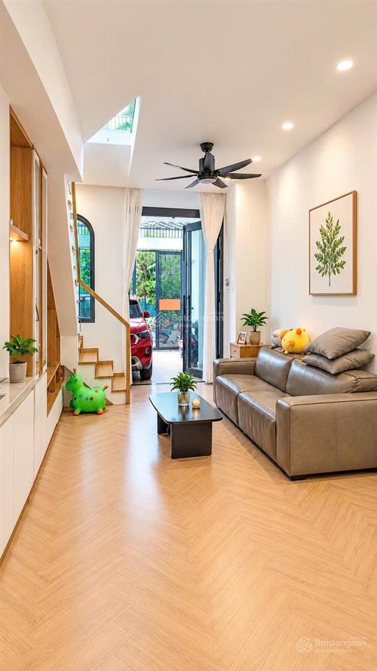 Bán nhà 2 tầng sát nguyễn duy trinh, đông tăng long, ô tô ngủ trong sân, vip!!