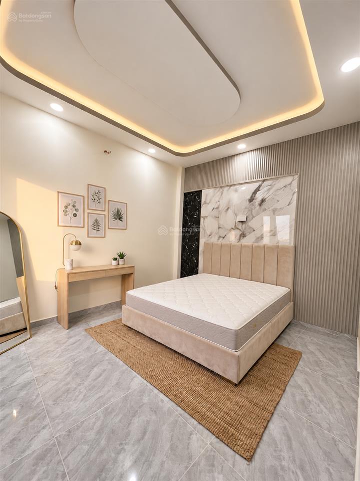 Bán nhà mới 3 tầng4pnô tô đỗ cửa hồ bá phấn, sát ga metro phước long, vip!!