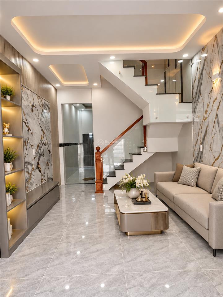Bán nhà mới 3 tầng4pnô tô đỗ cửa hồ bá phấn, sát ga metro phước long, vip!!
