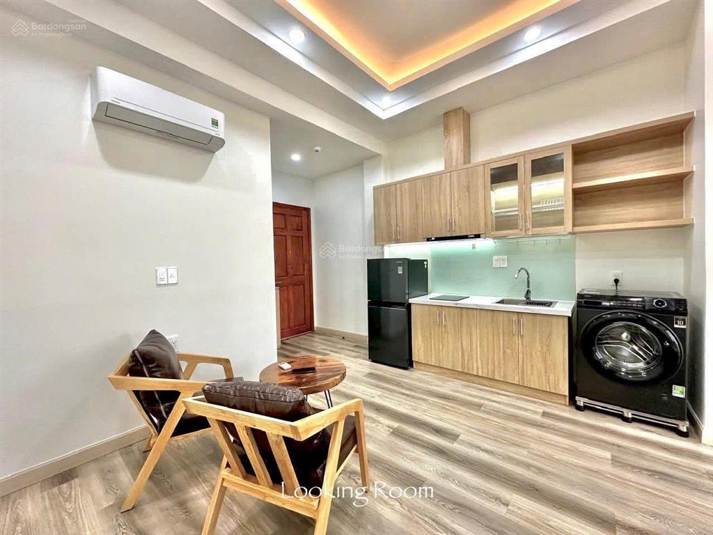 Căn hộ tách bếp giặt riêng  ban công/full nội thất  khu bàu cát 0909 186 ***
