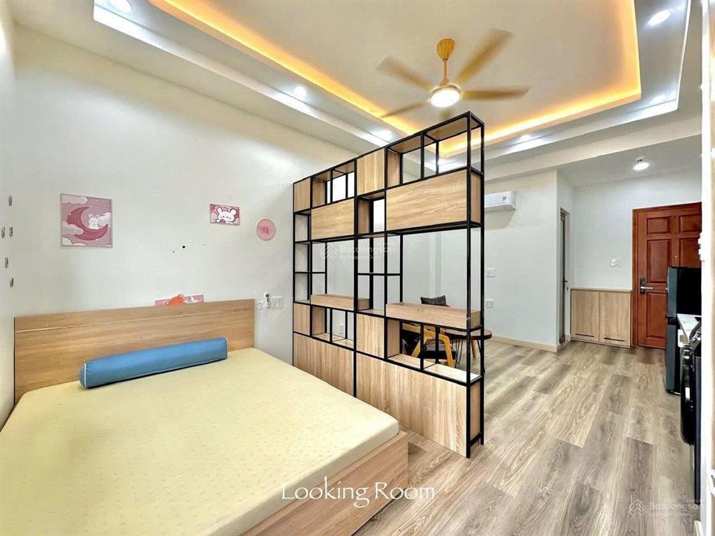 Căn hộ tách bếp giặt riêng  ban công/full nội thất  khu bàu cát 0909 186 ***