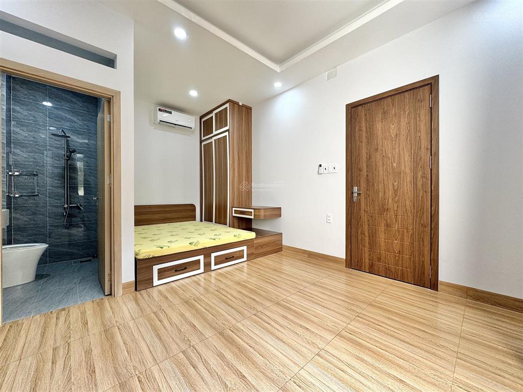 Studio cửa sổ trời siêu thoáng  giặt riêng, bếp từ  tòa thang máy  full nội thất mới 100%