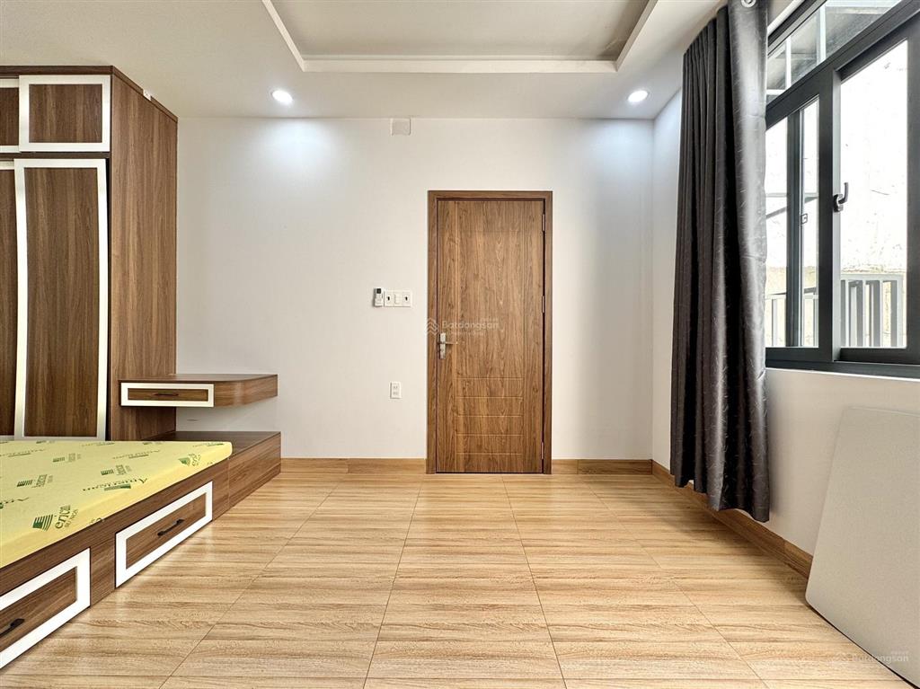 Studio cửa sổ trời siêu thoáng  giặt riêng, bếp từ  tòa thang máy  full nội thất mới 100%