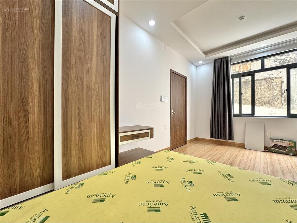 Studio cửa sổ trời siêu thoáng  giặt riêng, bếp từ  tòa thang máy  full nội thất mới 100%