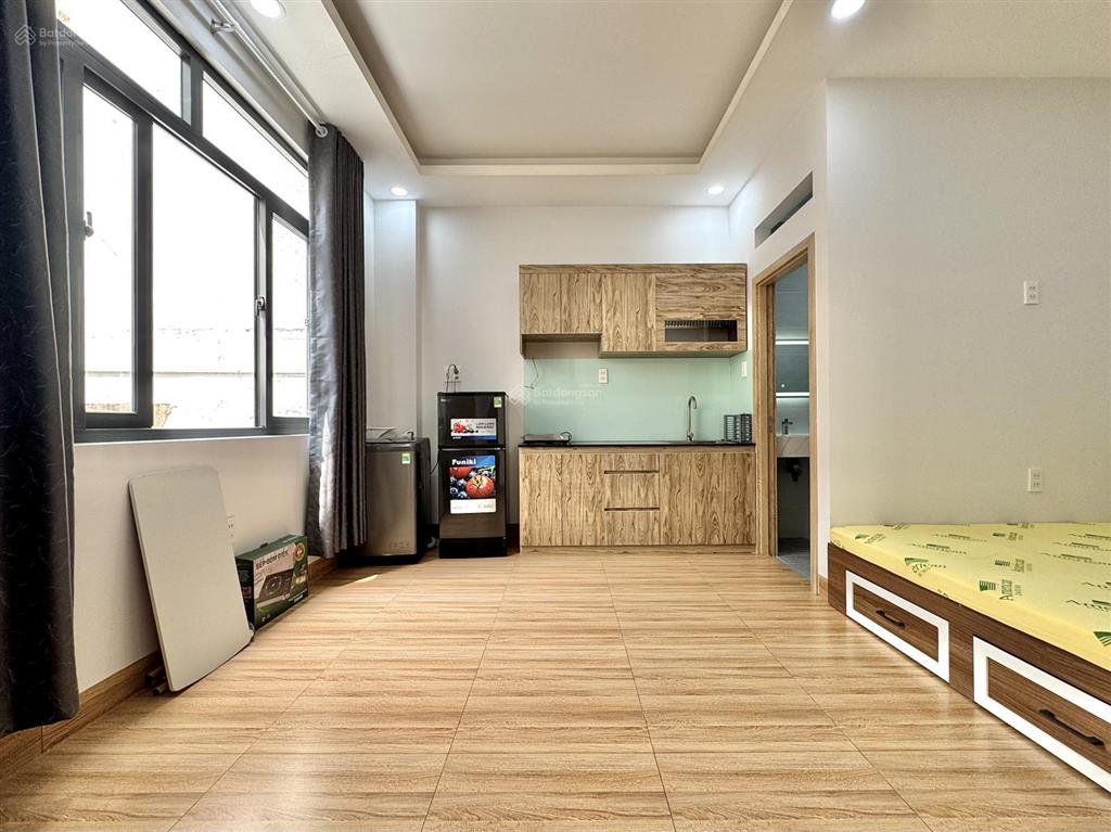 Studio cửa sổ trời siêu thoáng  giặt riêng, bếp từ  tòa thang máy  full nội thất mới 100%