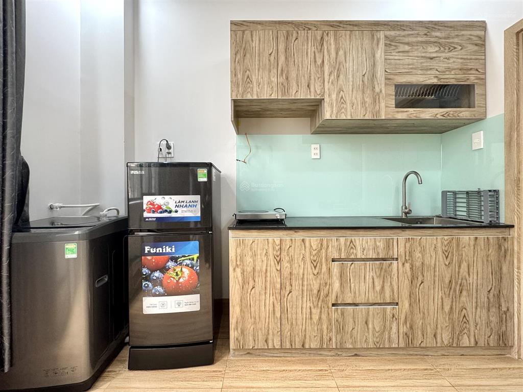 Studio cửa sổ trời siêu thoáng  giặt riêng, bếp từ  tòa thang máy  full nội thất mới 100%