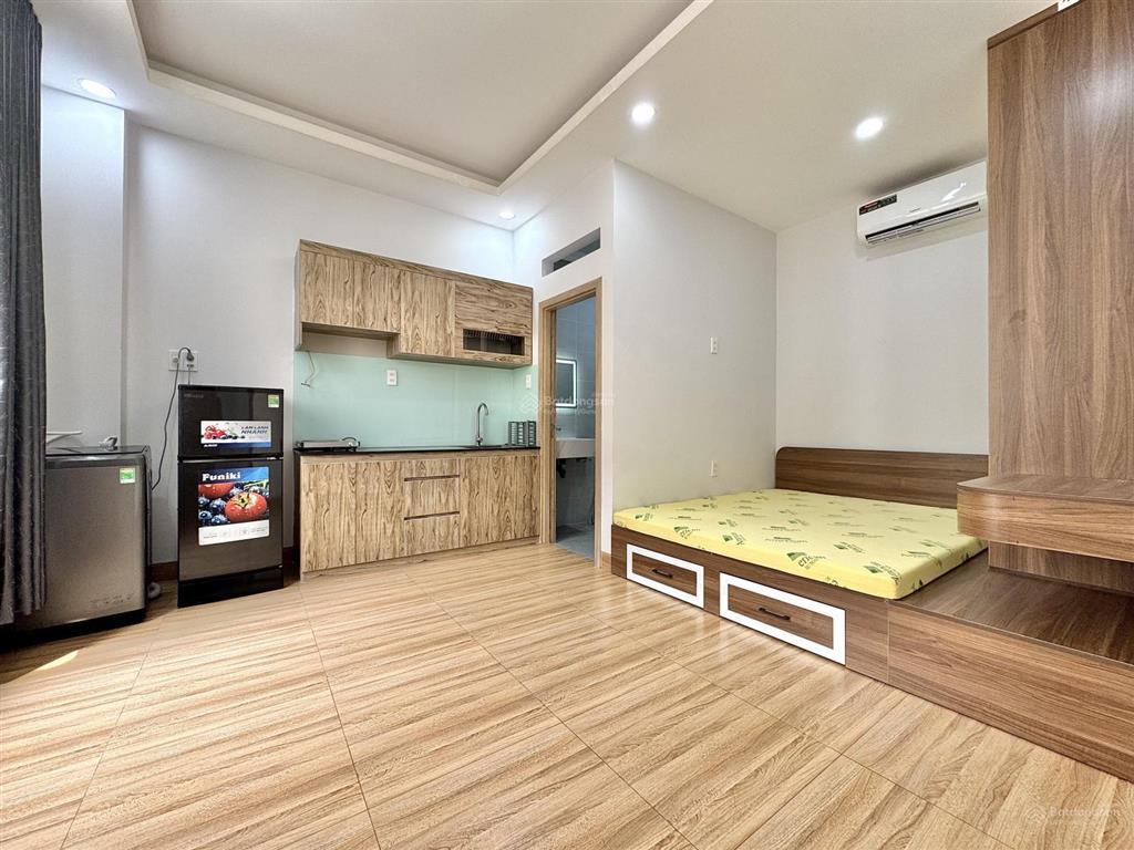 Studio cửa sổ trời siêu thoáng  giặt riêng, bếp từ  tòa thang máy  full nội thất mới 100%