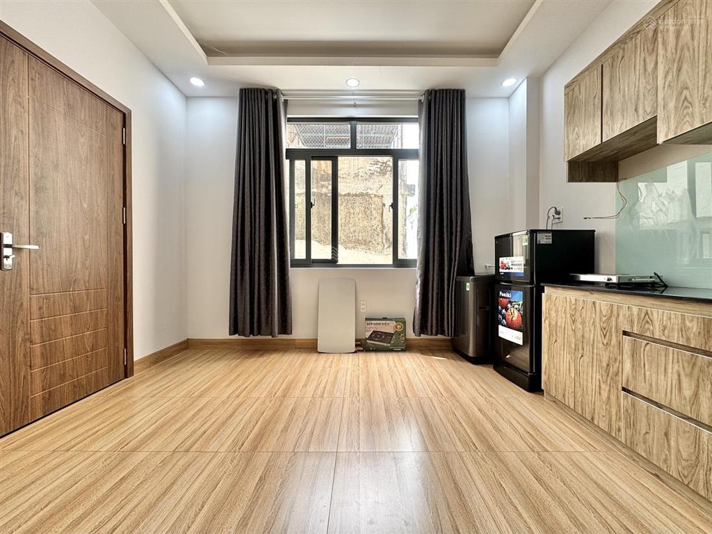 Studio cửa sổ trời siêu thoáng  giặt riêng, bếp từ  tòa thang máy  full nội thất mới 100%