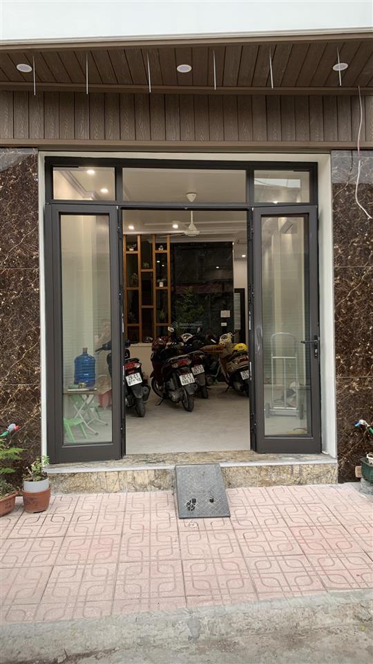 Cho thuê 6 tầng nhà mới tinh  45m2  có thang máy  khu tđc cự khối