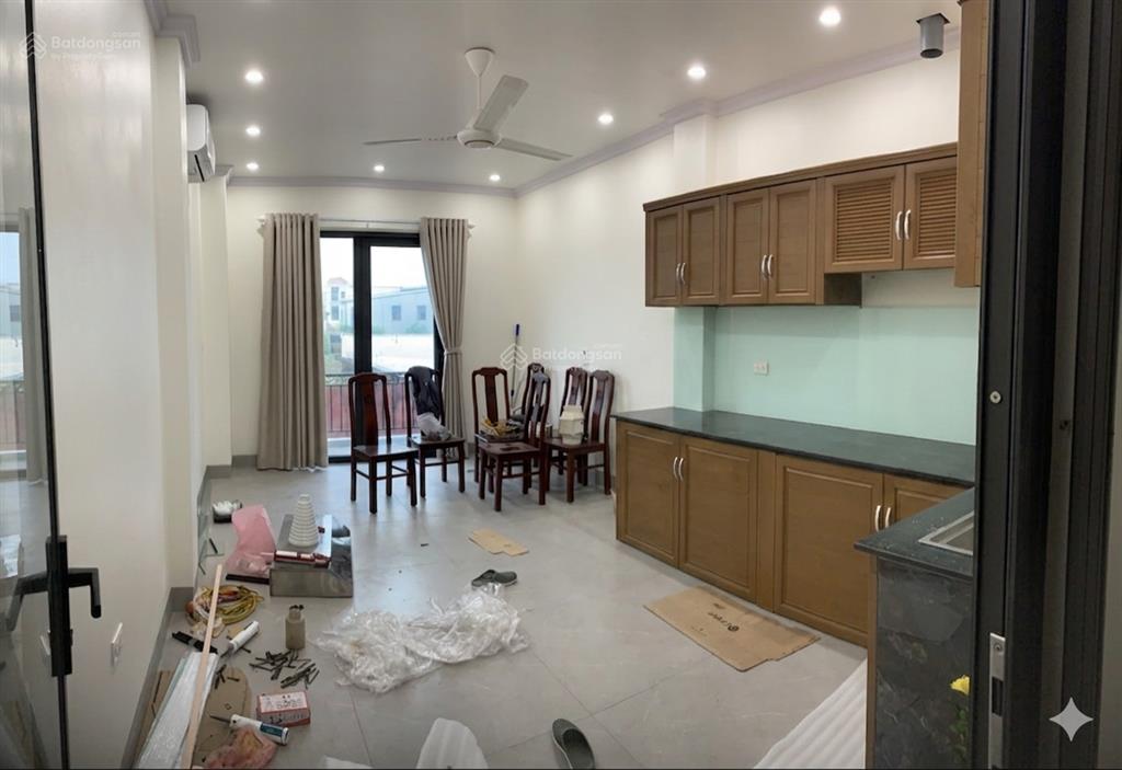 Cho thuê 6 tầng nhà mới tinh  45m2  có thang máy  khu tđc cự khối