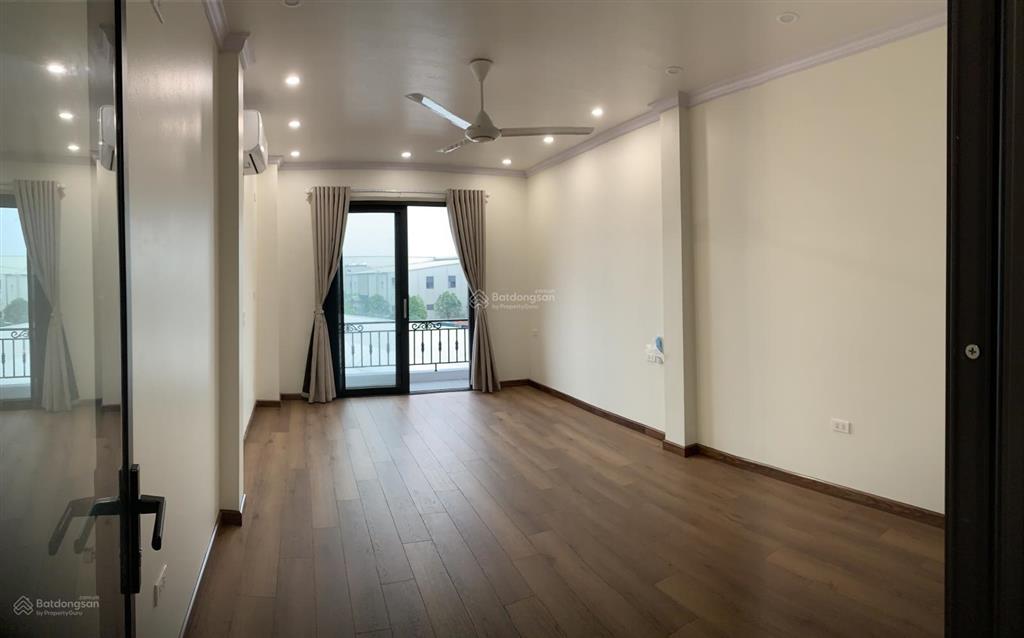 Cho thuê 6 tầng nhà mới tinh  45m2  có thang máy  khu tđc cự khối