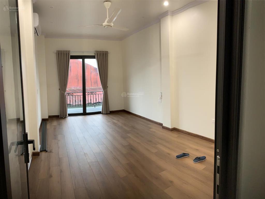 Cho thuê 6 tầng nhà mới tinh  45m2  có thang máy  khu tđc cự khối