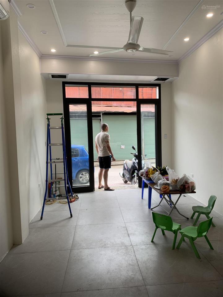 Cho thuê 6 tầng nhà mới tinh  45m2  có thang máy  khu tđc cự khối