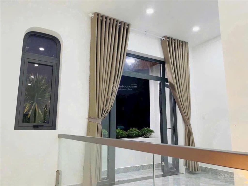 Bán nhà mới hoàn thiện 100m2 ngay gần công an phường