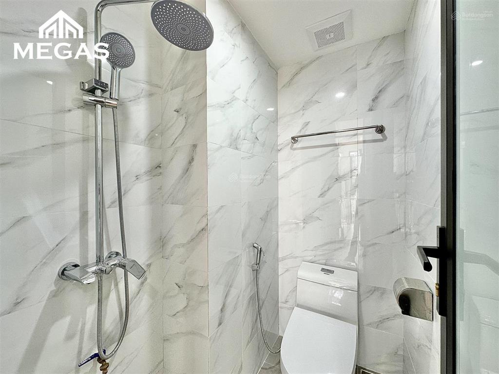 Cho thuê phòng mới tinh, ban công thoáng, 30m2, full nội thất ngay đê la thành  cát linh