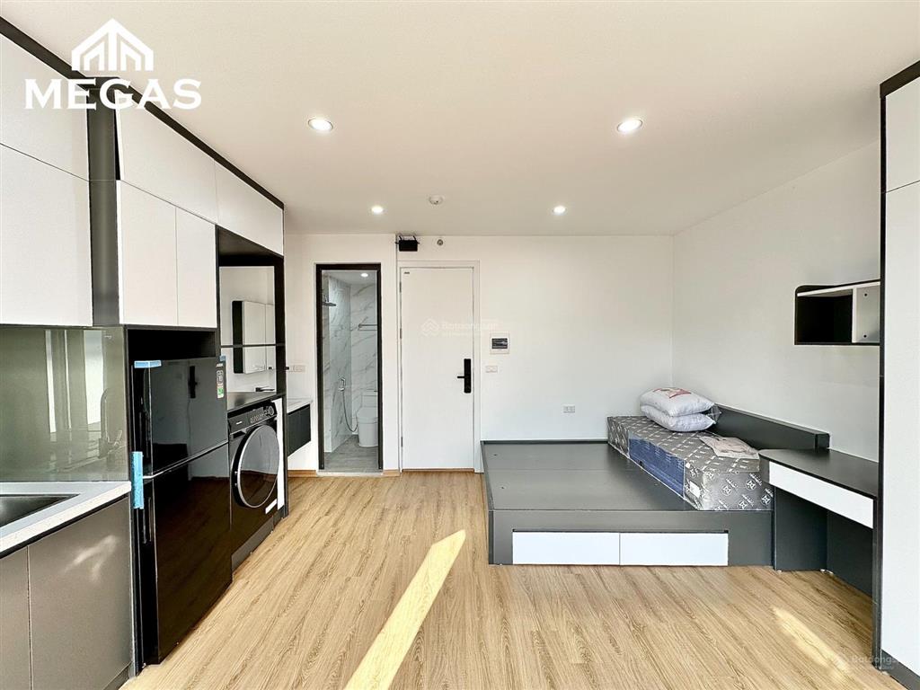 Cho thuê phòng mới tinh, ban công thoáng, 30m2, full nội thất ngay đê la thành  cát linh