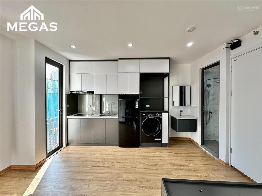 Cho thuê phòng mới tinh, ban công thoáng, 30m2, full nội thất ngay đê la thành  cát linh
