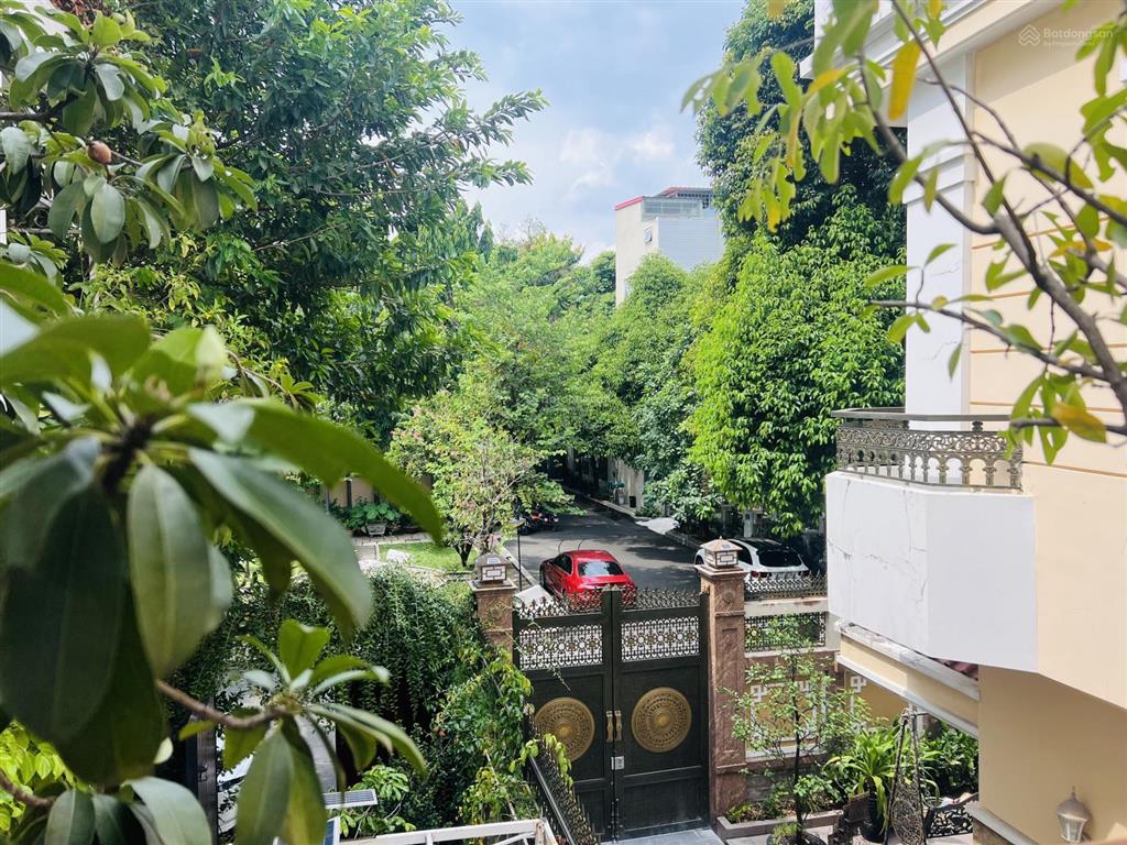 Biệt thự cổ điển đường phổ quang, tân bình, dt khủng 250m2, giá 25 tỷ, không có căn thứ 2 so sánh