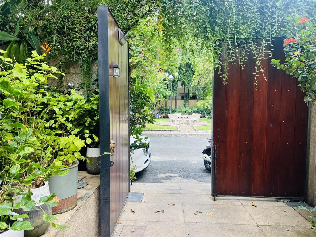 Biệt thự cổ điển đường phổ quang, tân bình, dt khủng 250m2, giá 25 tỷ, không có căn thứ 2 so sánh