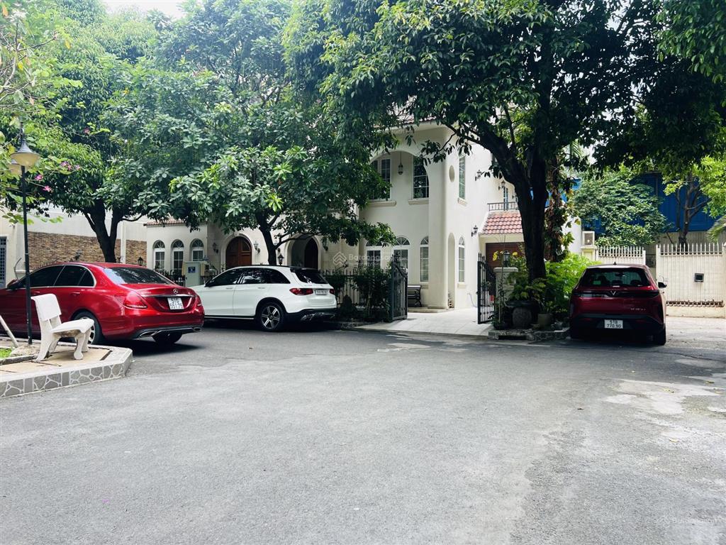 Biệt thự cổ điển đường phổ quang, tân bình, dt khủng 250m2, giá 25 tỷ, không có căn thứ 2 so sánh