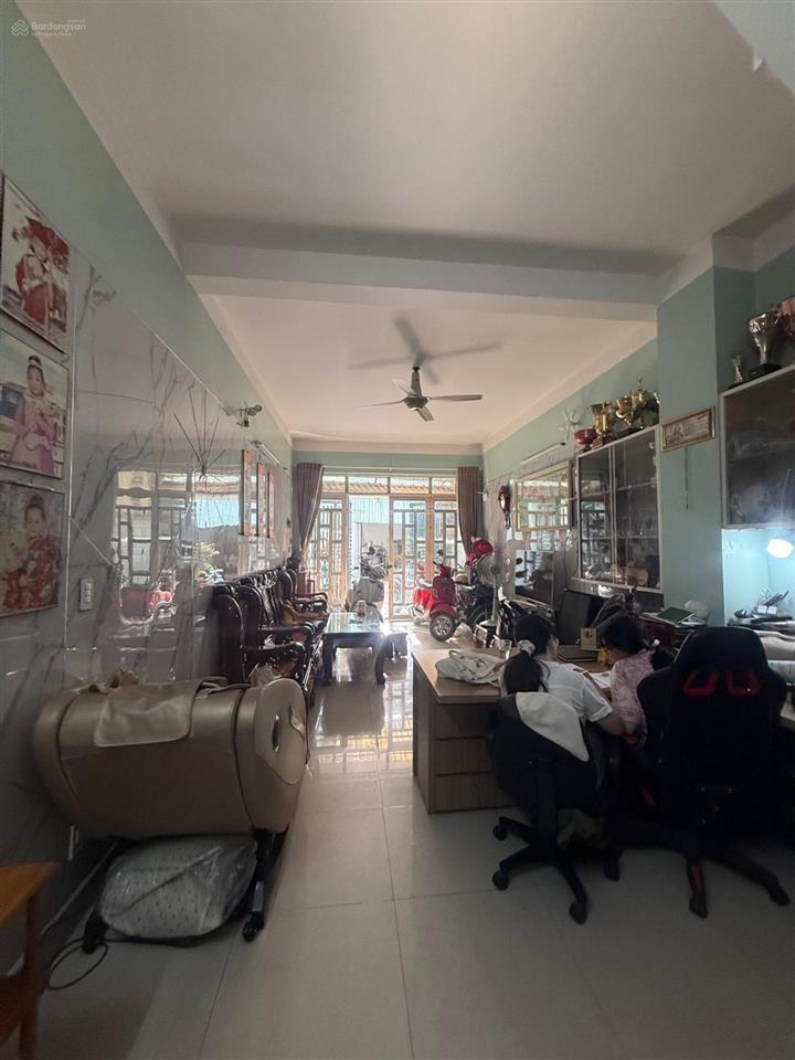 Một trong số ít đường 42 cạnh lê văn thịnh, gần nguyễn duy trinh, kết cấu 4 tầng giá khan hiếm.