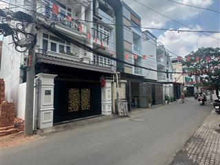 Một căn nhà quận 2 toạ lạc ở đường 39, khu dân trí cao, hiện đang có dòng tiền đến 400tr. rất happy