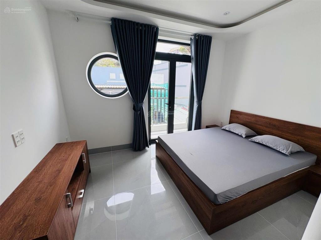 Nhà có thang máy, cạnh ngay nguyễn duy trinh, khu dân trí cao, tiện ích xung quanh đủ đầy, 9,8 tỷ