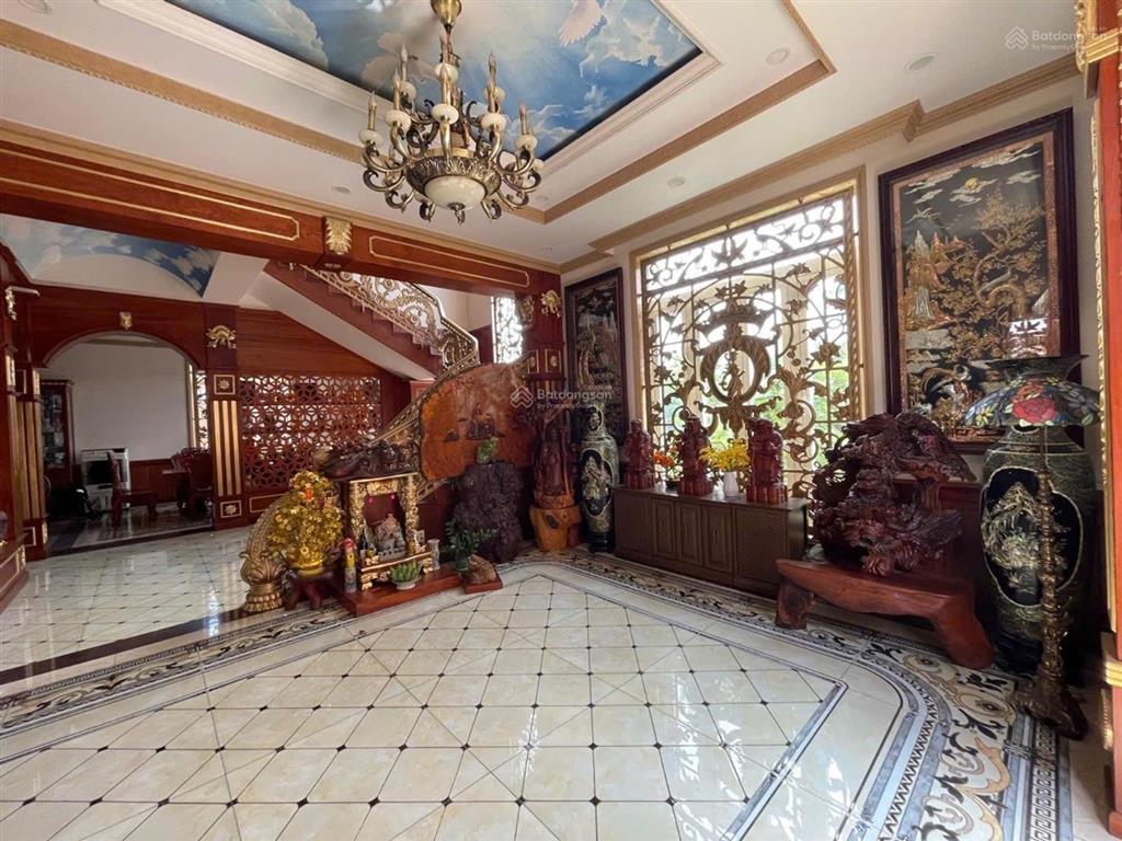 Bán biệt thự q2 nguyễn thị định dt đến gần 700m2 giá 40 tỷ, đẳng cấp xa hoa, kêu sa loingj lẫy