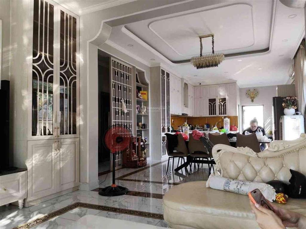 Biệt thự sân vườn góc 2 mặt tiền bưng ông thoàn, cách nguyễn duy trinh chỉ 300m, dt 546m, 49 tỷ
