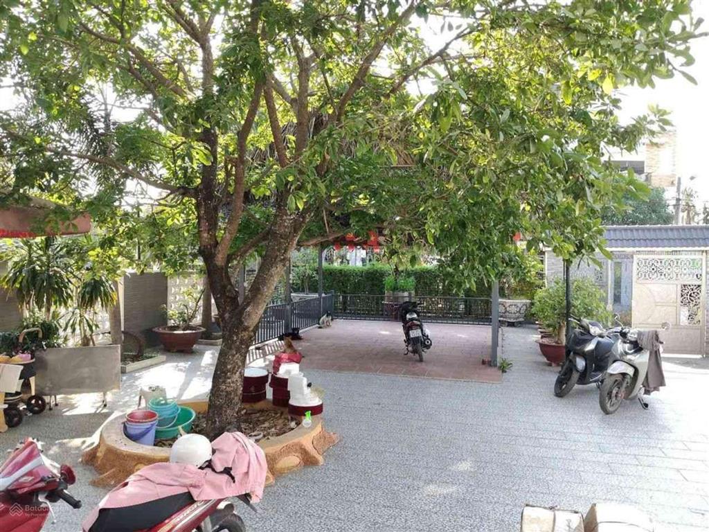 Biệt thự sân vườn góc 2 mặt tiền bưng ông thoàn, cách nguyễn duy trinh chỉ 300m, dt 546m, 49 tỷ