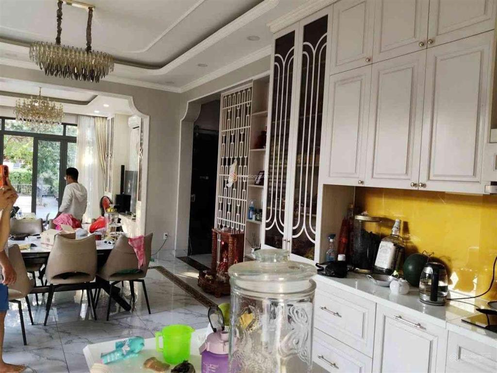 Biệt thự sân vườn góc 2 mặt tiền bưng ông thoàn, cách nguyễn duy trinh chỉ 300m, dt 546m, 49 tỷ