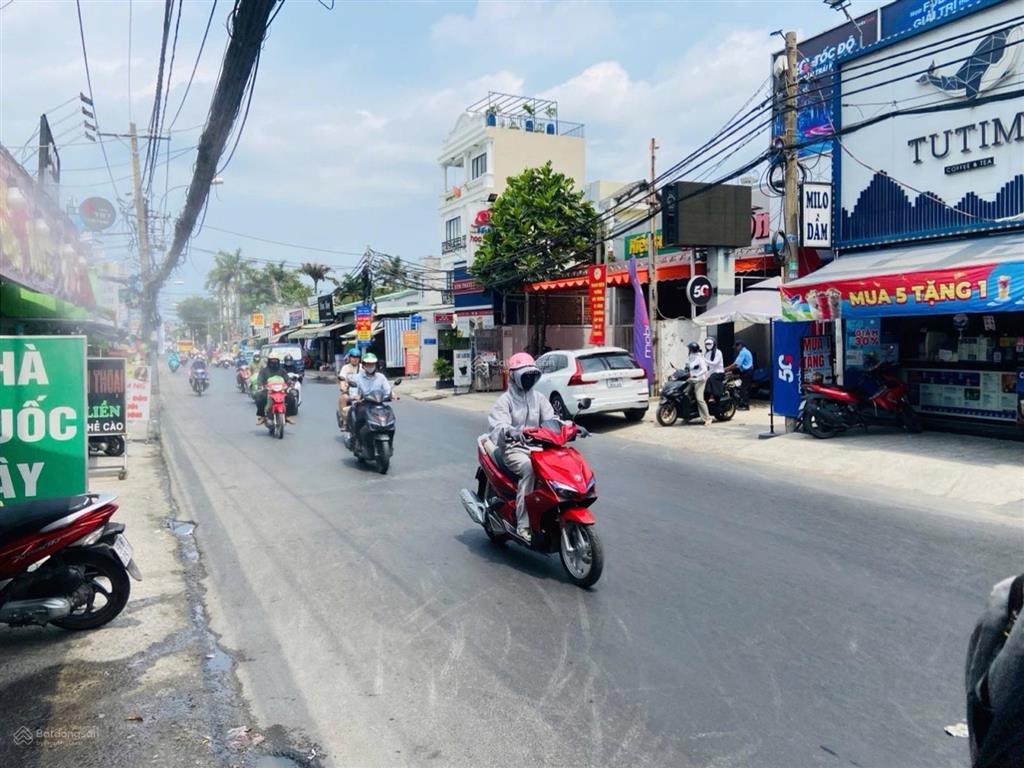 Mặt bằng trống cho thuê kinh doanh đa ngành nghề, khu sầm uất, thuận tiện mua bán, tiện ích giá 20t