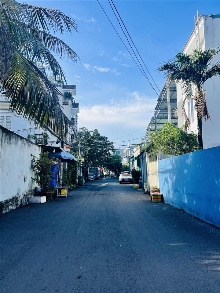 Đất diện tích togiá lại hời đường số 42, cách nguyễn duy trinh vài bước chân full thổ cư giá 64 ty
