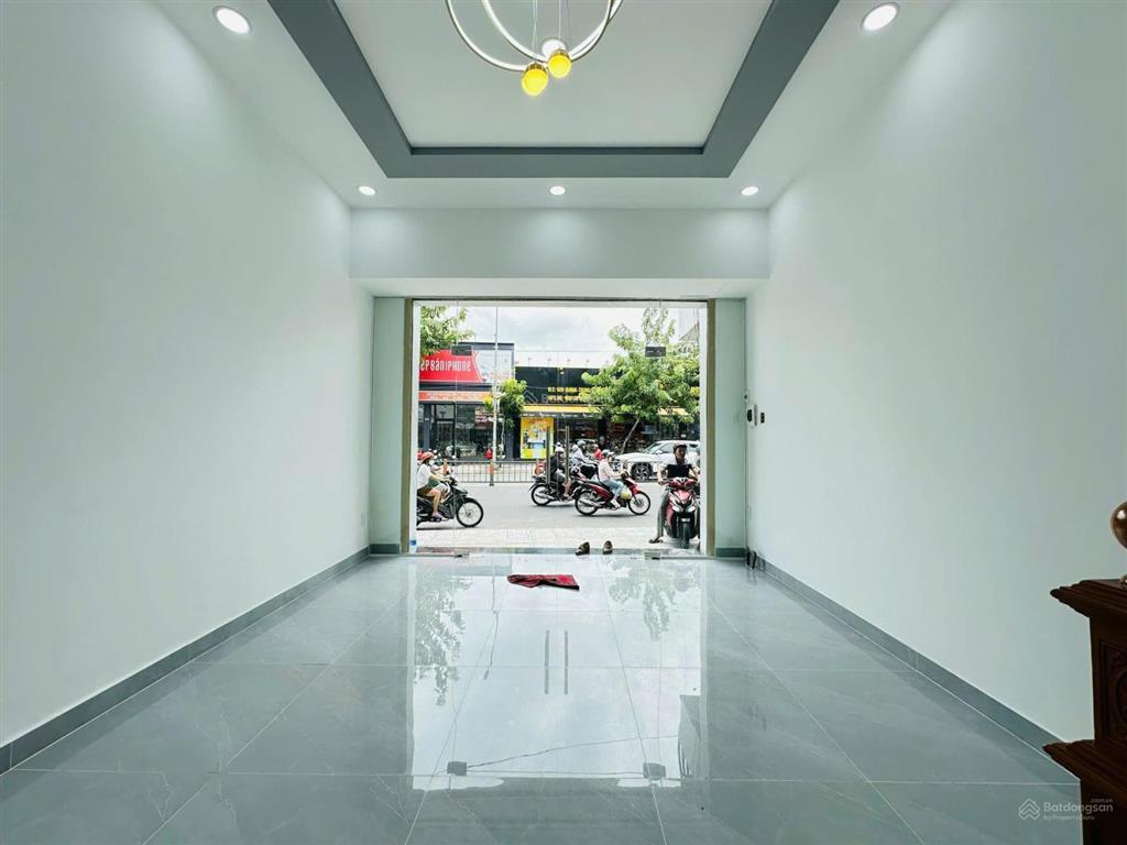 Mặt tiền quang trung. 4x18m vuông vức, 4 tầng lầu. không có căn t2.