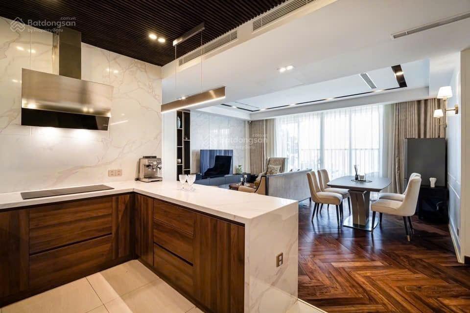 Tản đà court 86m2,2pn full nthat đẹp chỉ 17tr  e 0797 799 *** ạ