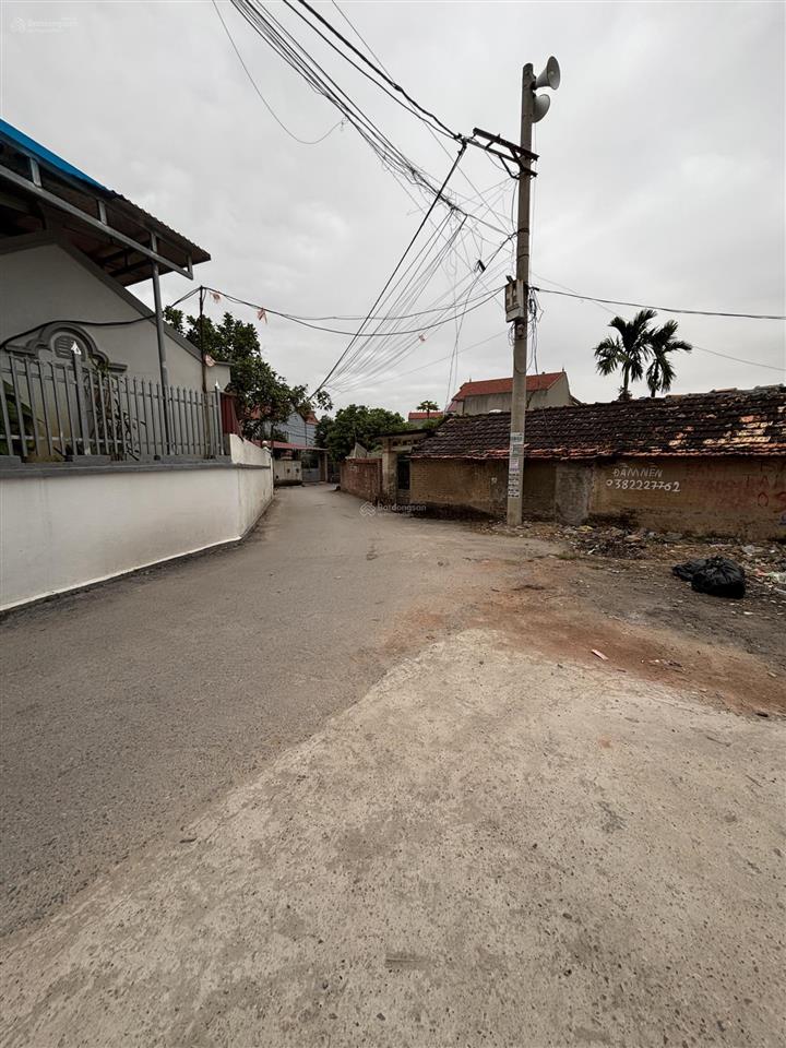 Giá 1,39 tỷ dt 84,8m2  mt 6m đất thị trấn đồi ngô!