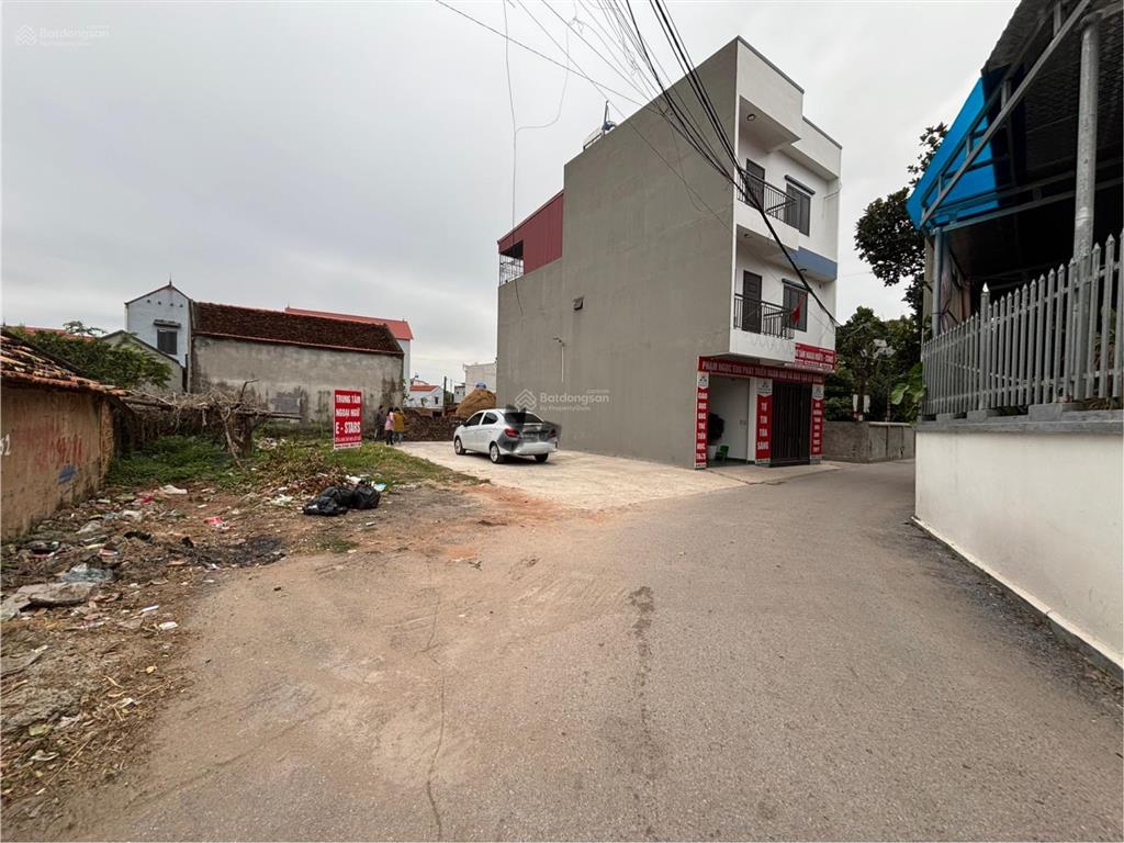 Giá 1,39 tỷ dt 84,8m2  mt 6m đất thị trấn đồi ngô!