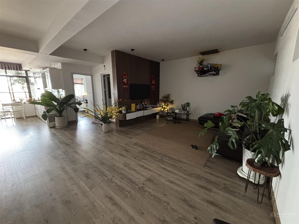 Chính chủ cần bán gấp căn hộ 3pn 3vs tầng trung, trung tâm, liễu giai, đội cấn, vạn phúc, vạn bảo