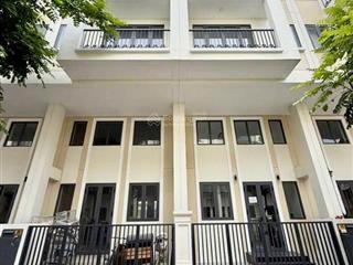 Kế bên quận 1  nhà 5 tầng kdc phân lô  ngay đường nguyễn văn linh  nhỉnh 9t