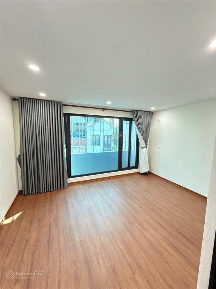 Chú phúc bộ đội nghỉ hưu muốm về ở lên gửi bán nhà đẹp 4tầng dt68m mt4m .thạch bàn long